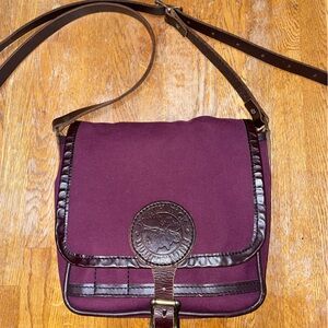 Like new Maroon Duluth Pack cross body purse